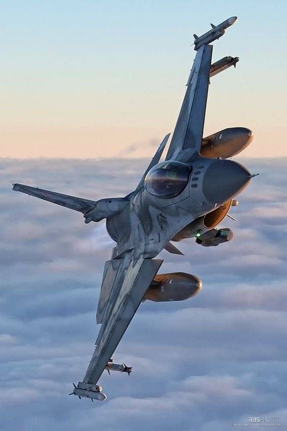 Lockheed Martin F-16C Fighting Falcon: La Leyenda Supersónica a su Alcance — Las Vegas