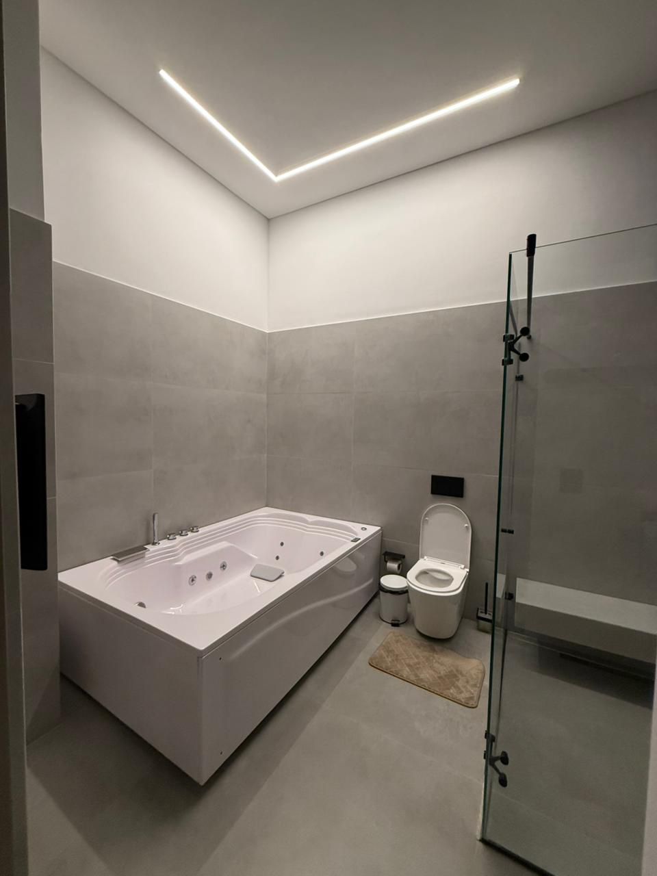 Exclusiva Mansión de Diseño en Alto de Las Palmas con Piscina y Gimnasio