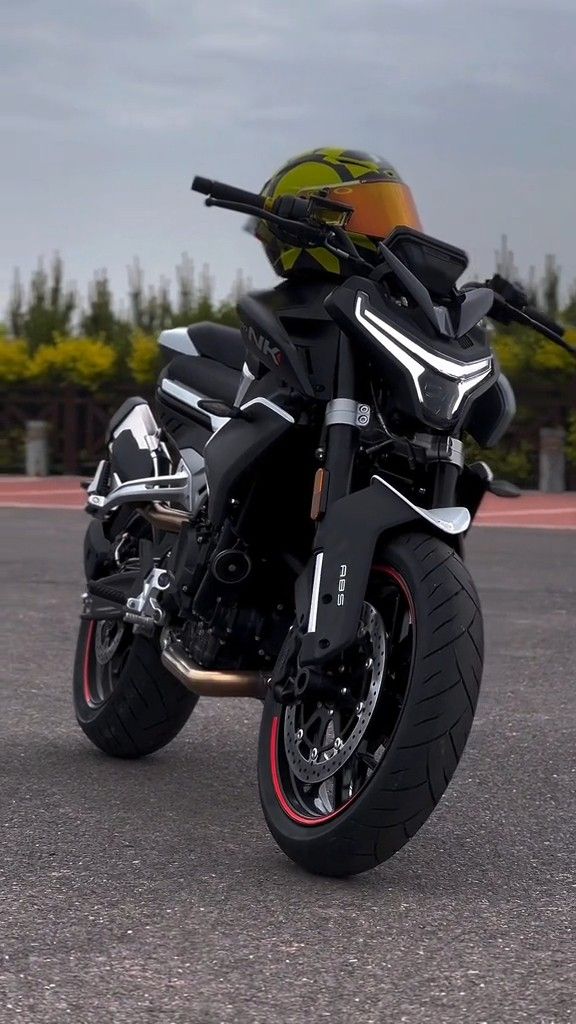 CFMoto 450NK: Agresividad y Tecnología Pura. — Medellín
