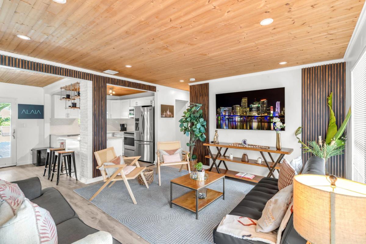 🌴 ALAIA BEACH HOUSE | Private Heated Pool & Beach Escape